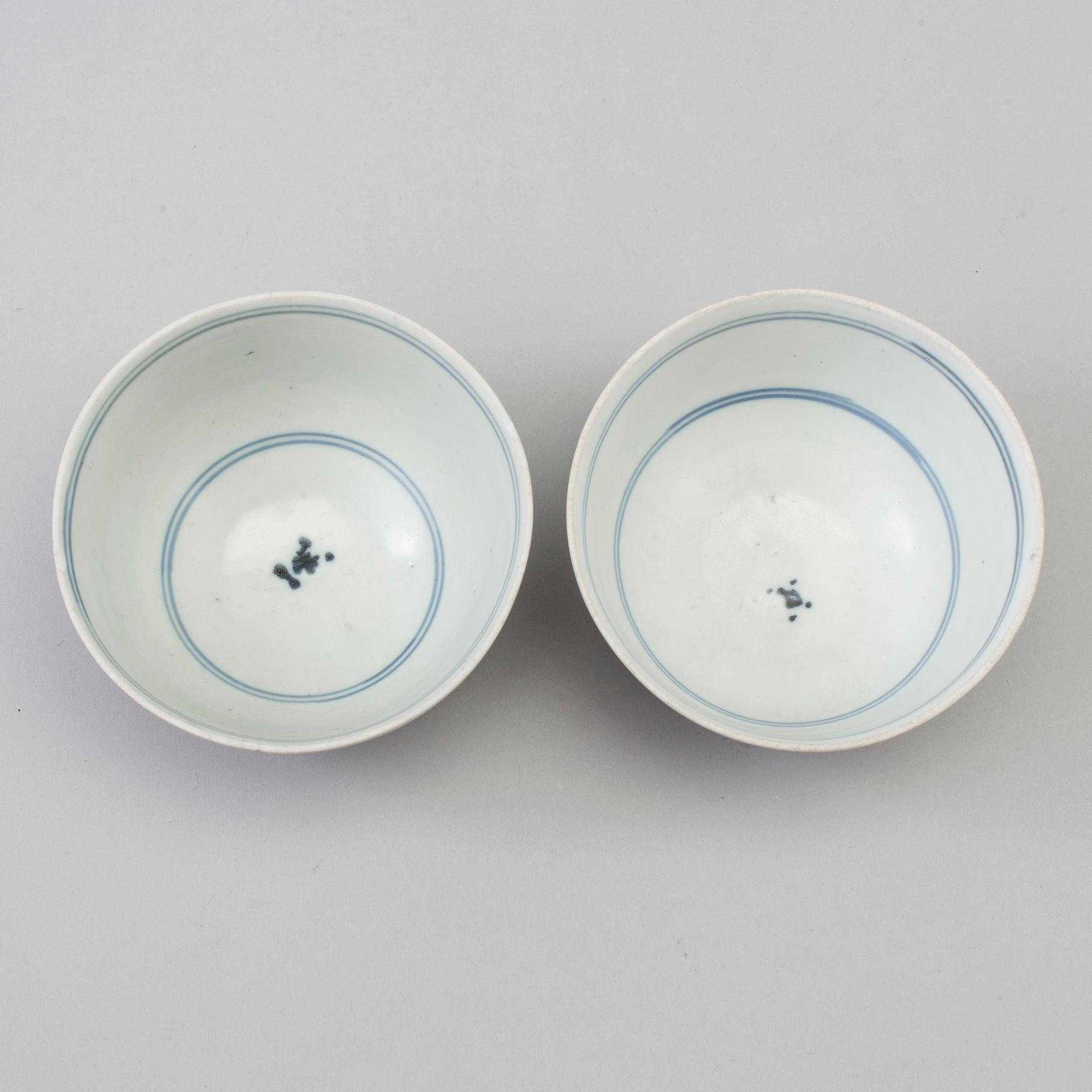 A pair of blue and white bowls, Qing dynasty, 18th Century.