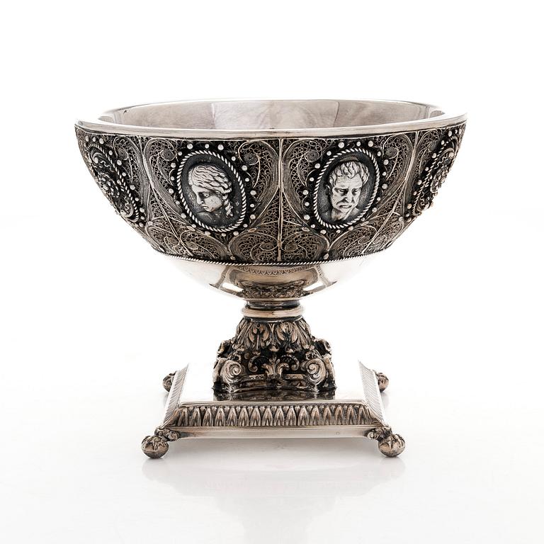Skål på fot, silver, Spanien, efter 1934.