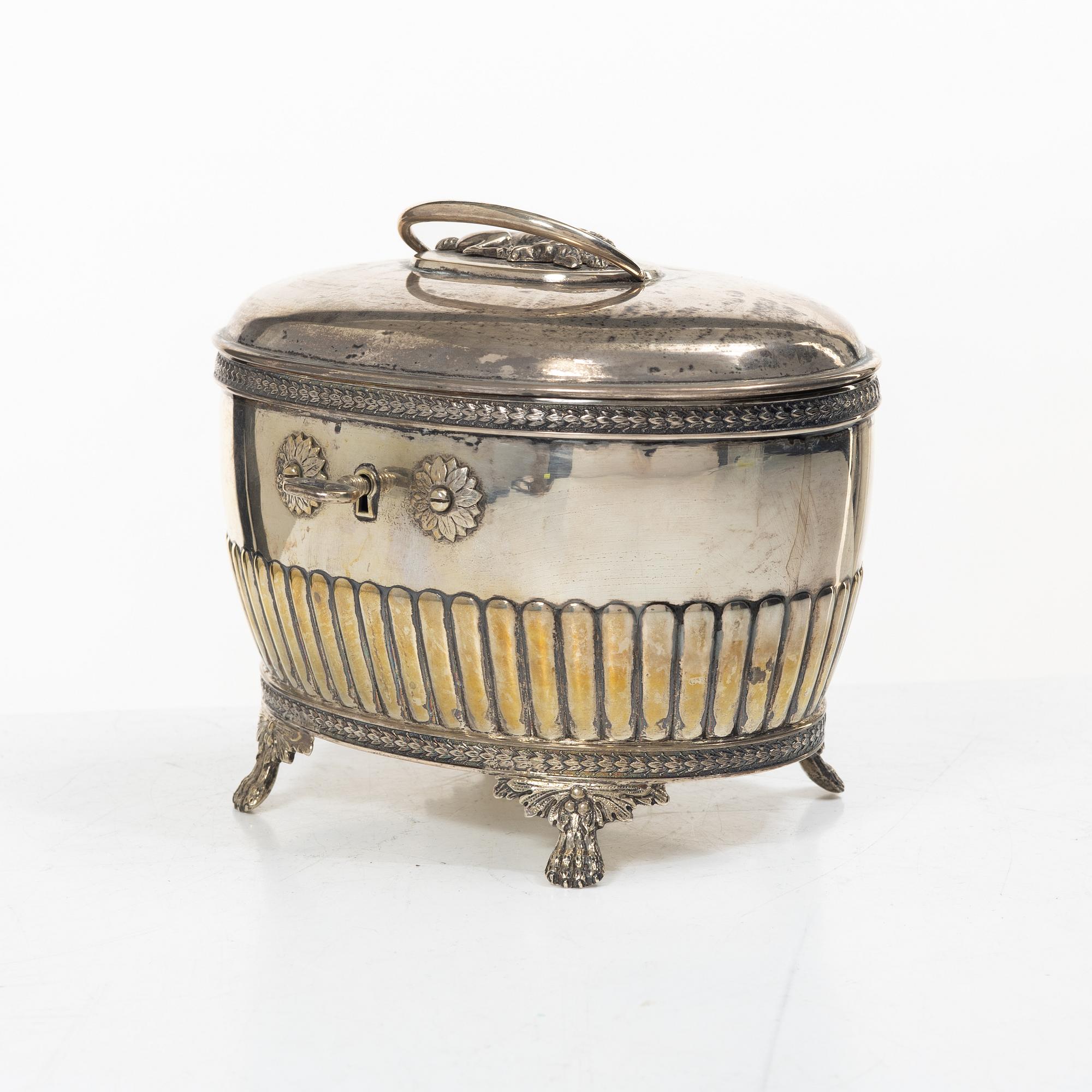 C.G. Hallberg, A Swedish silver sugar casket, Gustavian style, Stockholm 1915.