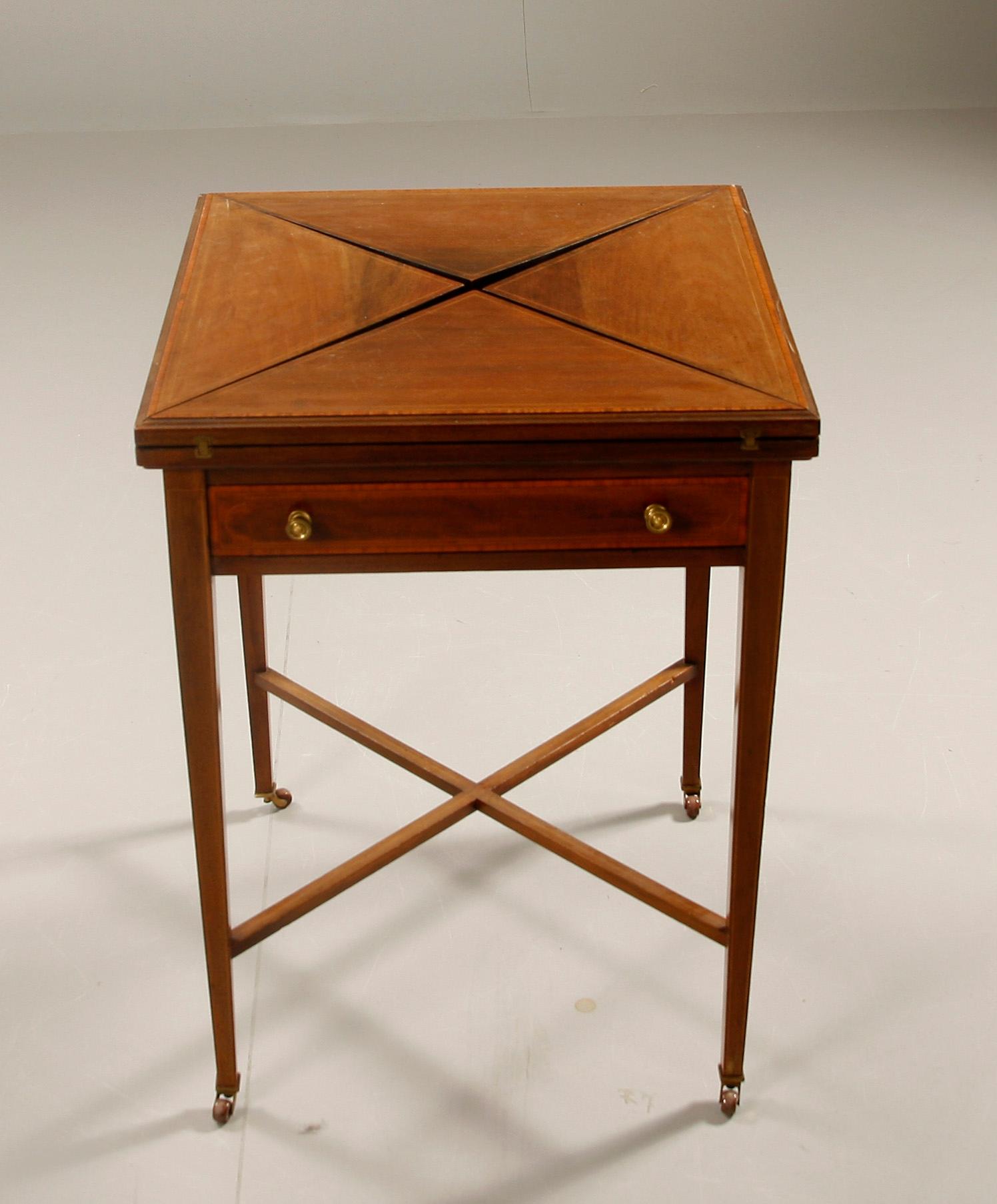 SPELBORD, gustaviansk stil, 1900-tal.