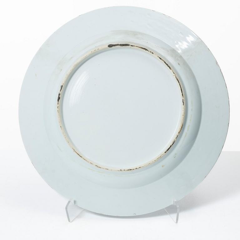 A porcelain dish, China, late Qing, circa 1900.