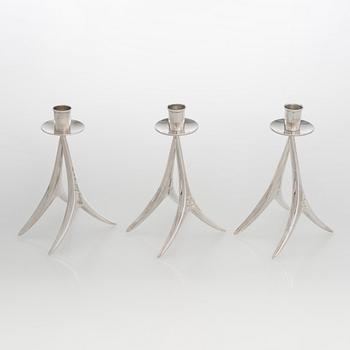 Anna-Greta Eker, Kynttilänjalkoja, 3 kpl, hopeaa, Auran Kultaseppä oy, Turku 1958 ja 1961.