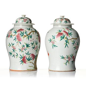 A pair of Chinese famille rose peach vases with covers, late Qing dynasty/circa 1900.
