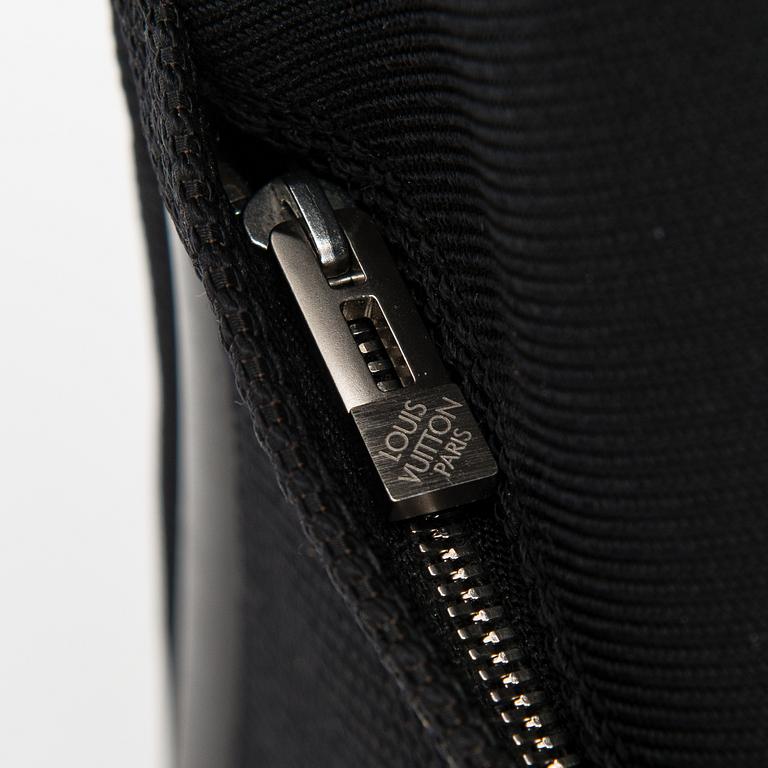 Louis Vuitton, "Damier Geant Messenger" bag.