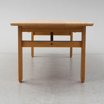 A1906s oak coffee table by Börge Mogensen, Fredericia Stolefabrik, Denmark.