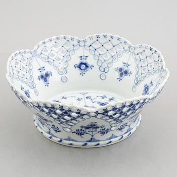 A 'Musselmalet' porcelain bowl, Denmark, 1968.