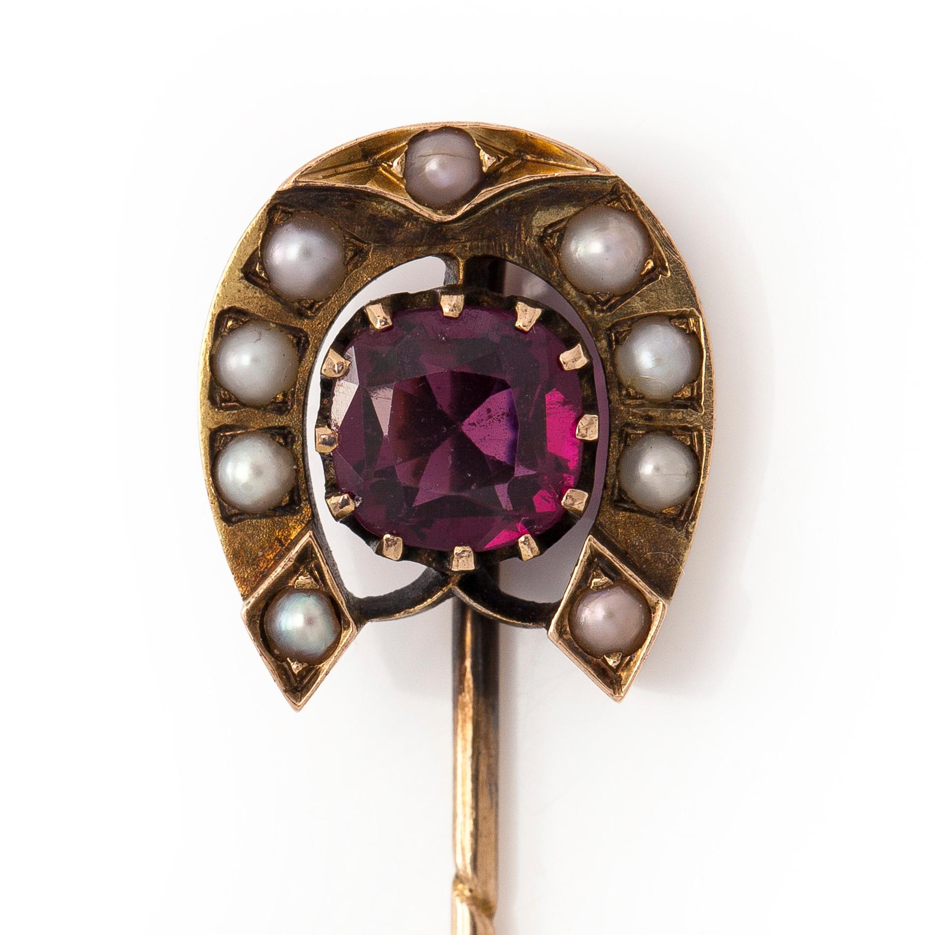 Brooch, faceted pyrope garnet, 14K (56) gold, St. Petersburg, late 19th century.