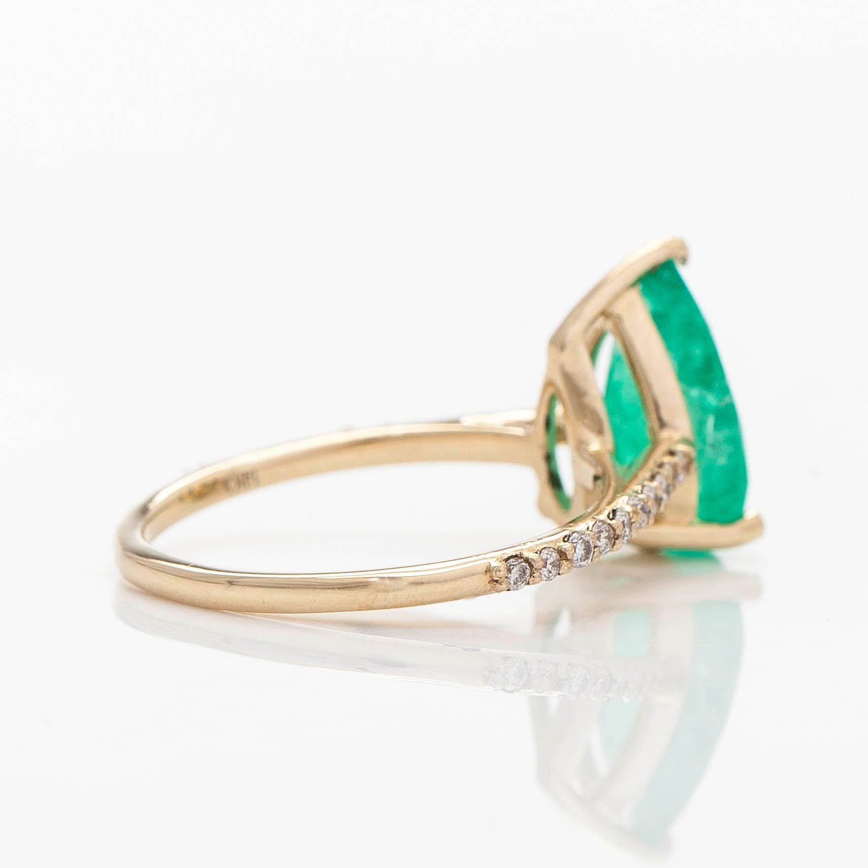 Ring, 14K gold with pear-cut Colombian emerald and diamonds. Accompanied by GIA report.