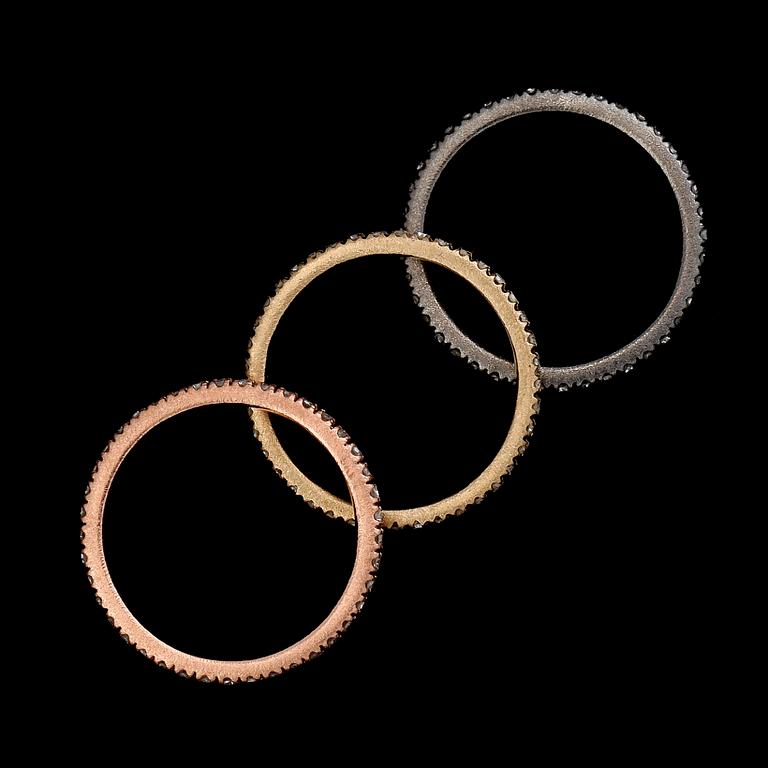 RINGAR, 3 st, 9K trefärgat guld, åttkantslipade diamanter tot ca 0.90 ct. Tot vikt ca 6 g.