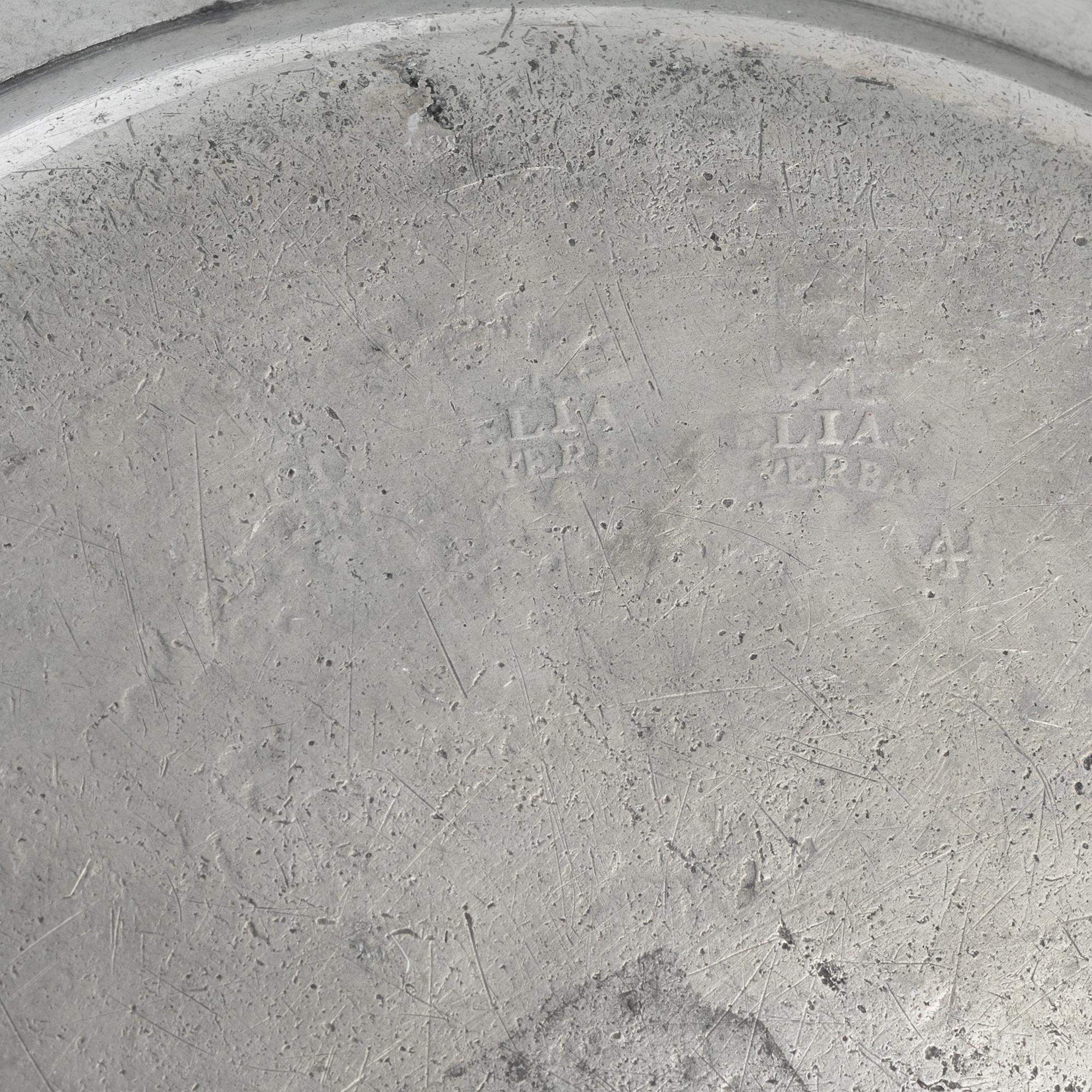 Fat, tallrikar 7 st, skålar 3 st, tenn, mestadels England, 17/1800-tal.