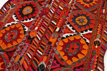 Matta/vävnad, slätväv, täsknomader, ca 280 x 154 cm.