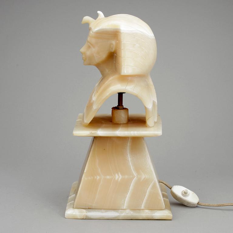 BORDSLAMPA, bandad egyptisk alabaster, 1930-tal.