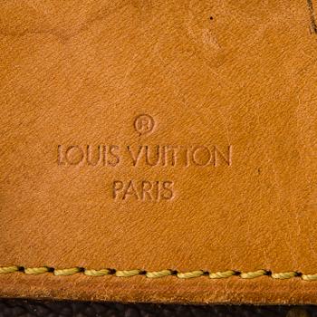 LOUIS VUITTON Deauville Bag.