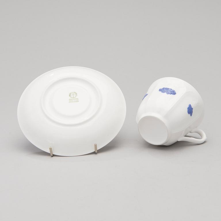 A 43-piece porcelain dinnerware set, "Blå blom", Gustavsberg.