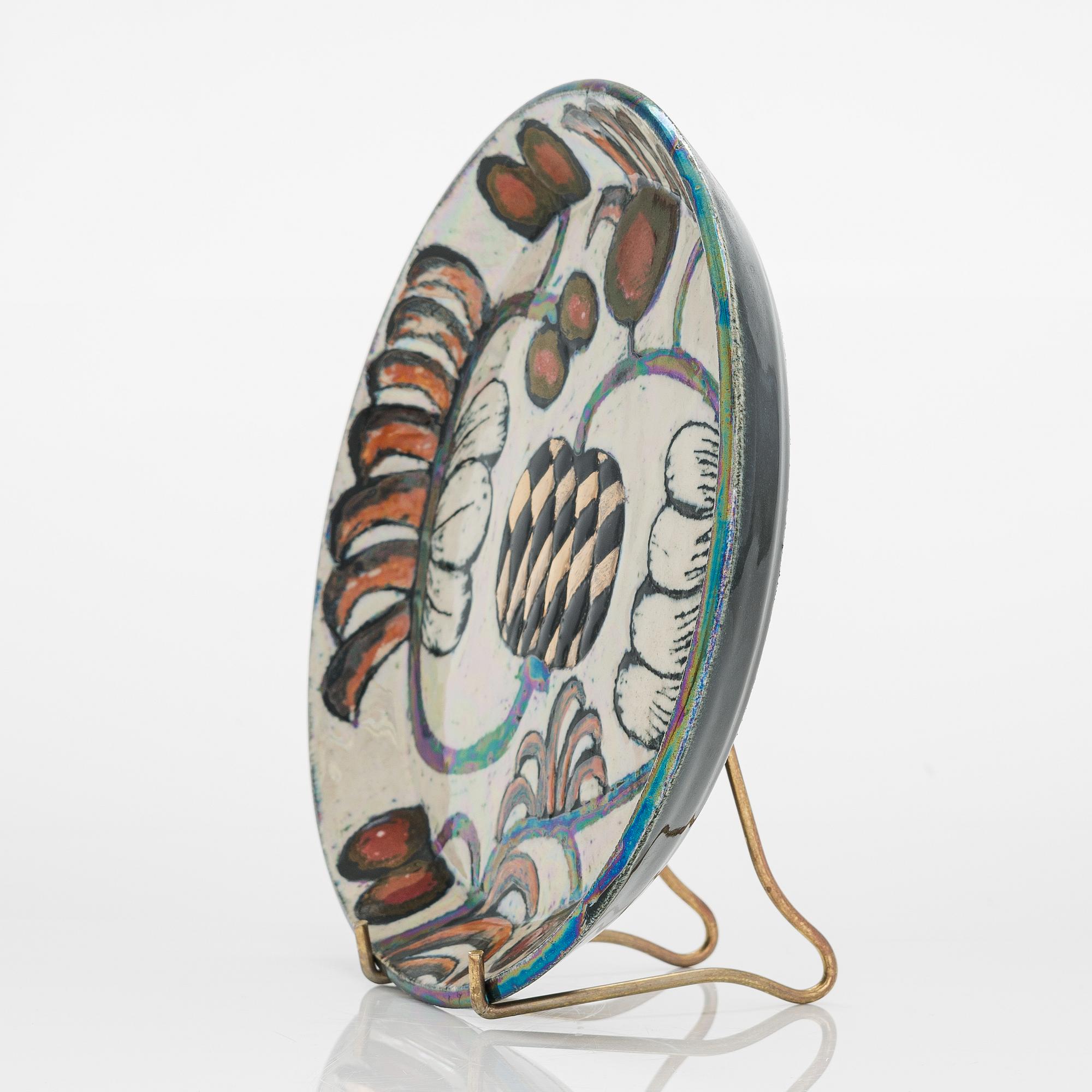 Birger Kaipiainen, a stoneware decorative dish signed Kaipiainen Arabia.