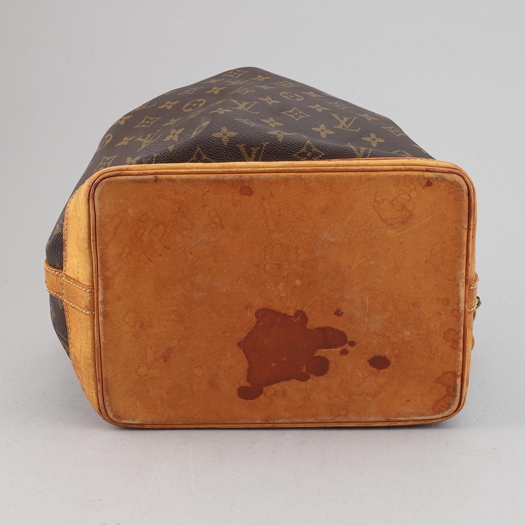 Louis Vuitton, a monogram canvas 'Noé' handbag.