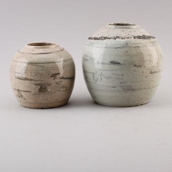 BOJANER, 2 st, porslin, Kina, 1700-tal.