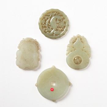 Plaketter, fyra stycken, nefrit. Kina, sen Qingdynasti/1900-tal.