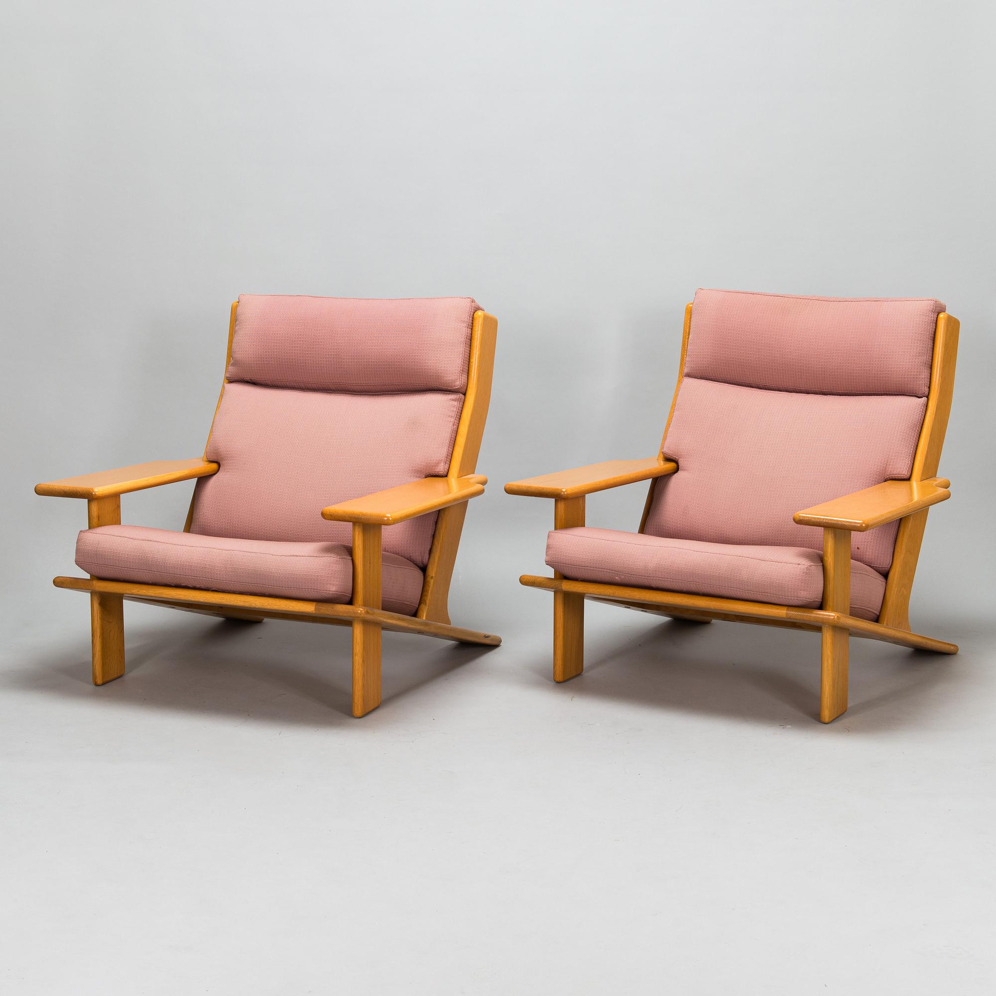 Esko Pajamies, A pair of 1970s 'Pele' armchair for Lepofinn, Finland.