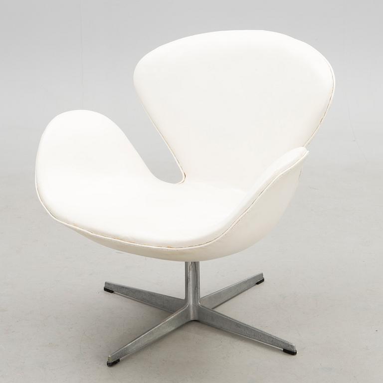 A 1969 Danish 'Swan' chair for Fritz Hansen.