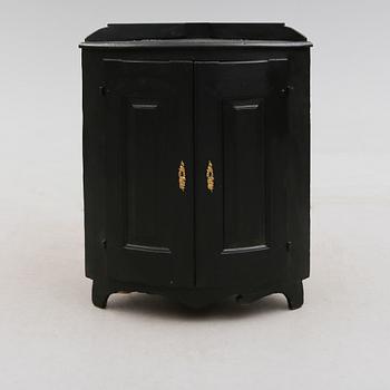 HÖRNSKÄNK, 1800-talets första hälft.