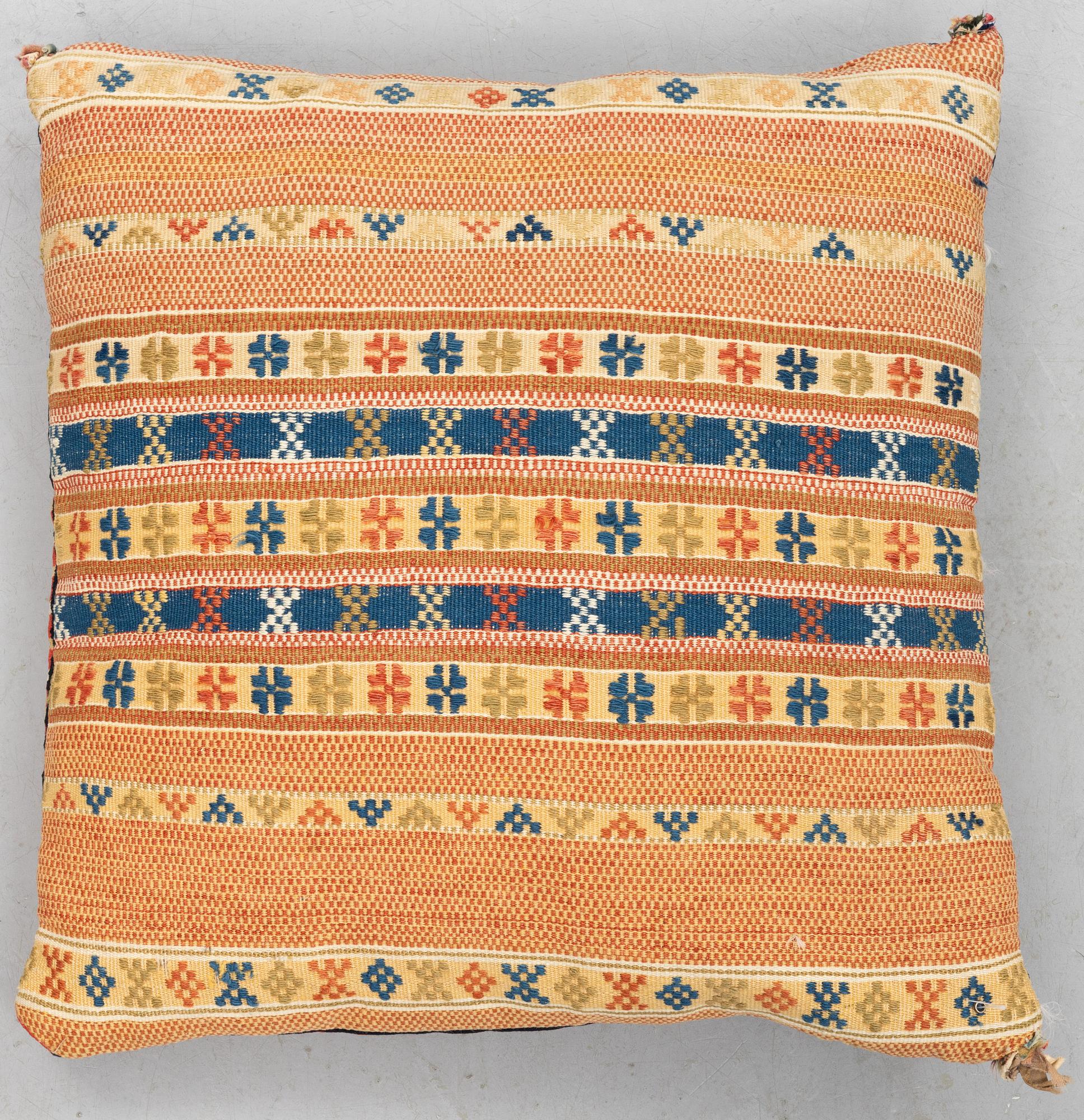 Kudde (Jynne), rölakan, ca 55 x 52,5 cm Skåne, 1800-tal.