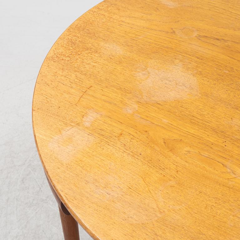 Hans Olsen, a "Roundette" dining table and six chairs, Frem Rölje, Denmark, 1950's/60's.