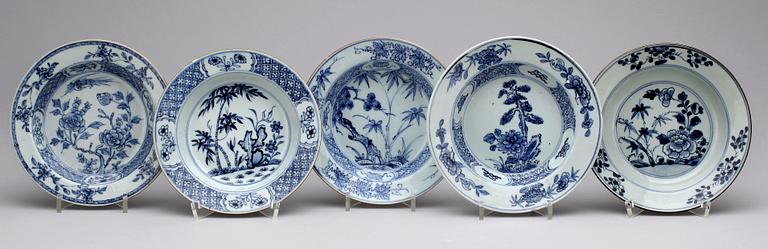 BÄRTALLRIKAR, 5 st, porslin, Kina, Kangxi, (1662-1722).