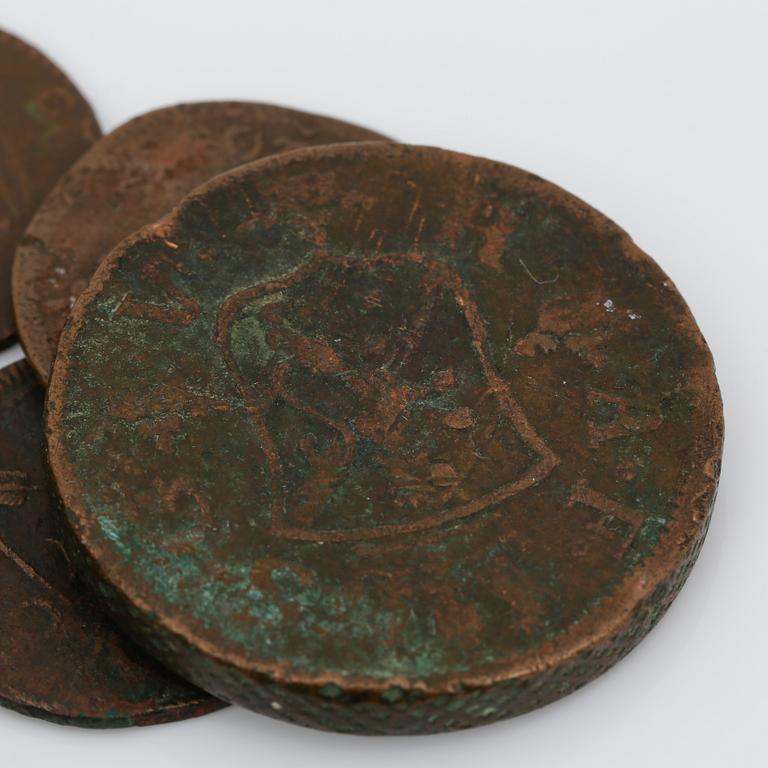 PARTI MYNT, 35 st, koppar, Sverige, 1600-1700-tal. Total vikt ca 407 g.