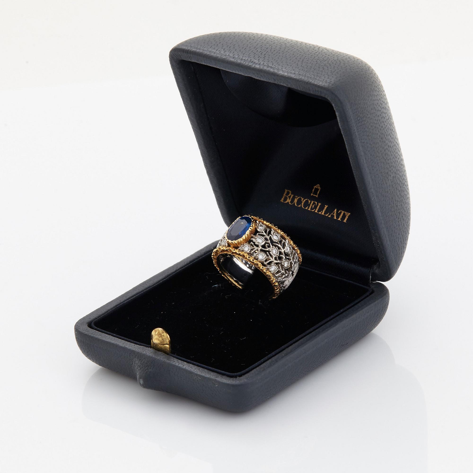 A Buccellati ring in 18K gold and white gold set with a faceted sapphire and round brilliant-cut diamonds.
