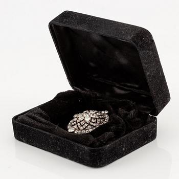A brooch/pendant in gold with old-cut diamonds.