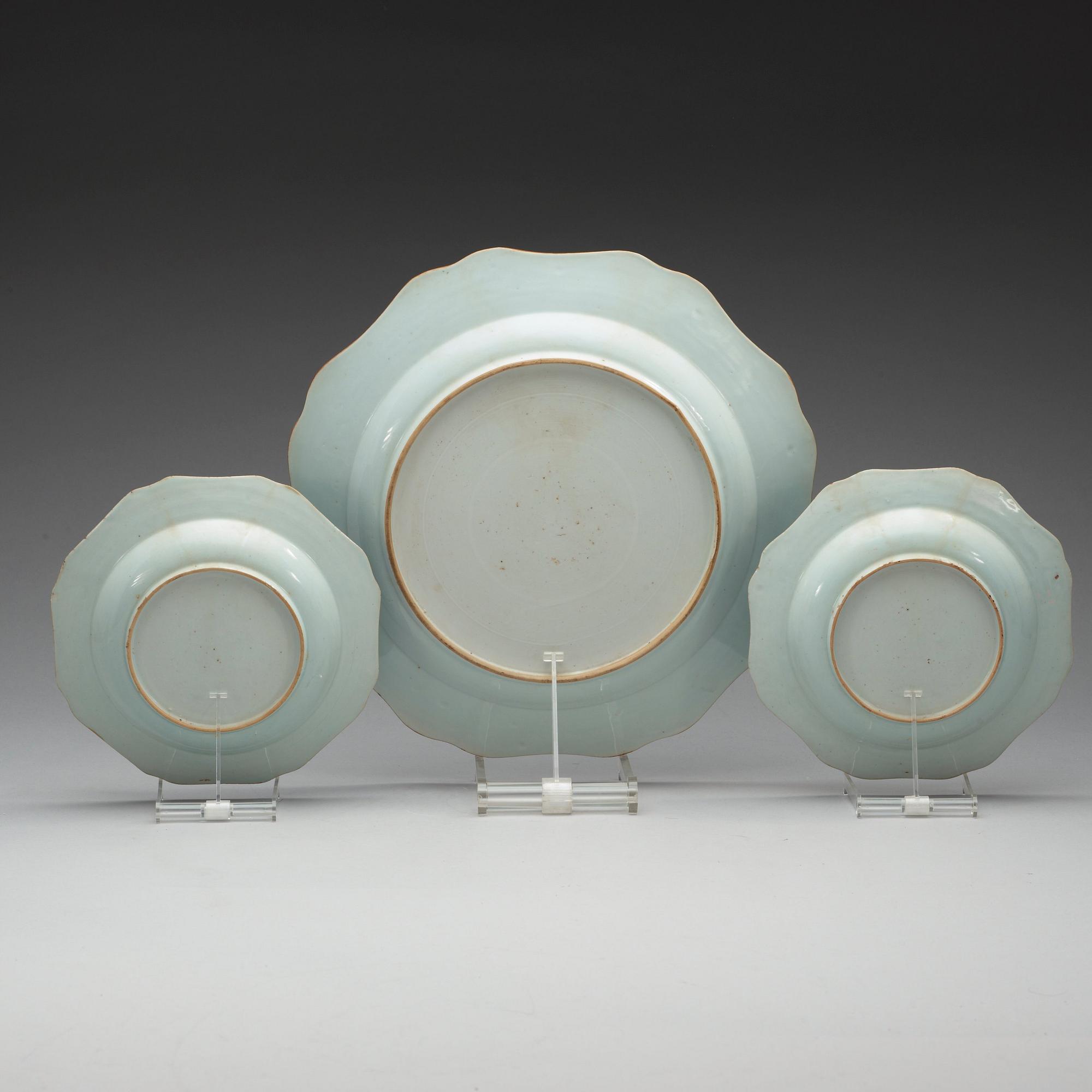 FAT samt TALLRIKAR, ett par, kompaniporslin. Qing dynastin, Qianlong (1736-95).