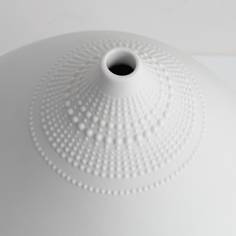 Tapio Wirkkala, a porcelain "Pollo" vase/sculpture, Studio-Line Rosenthal.