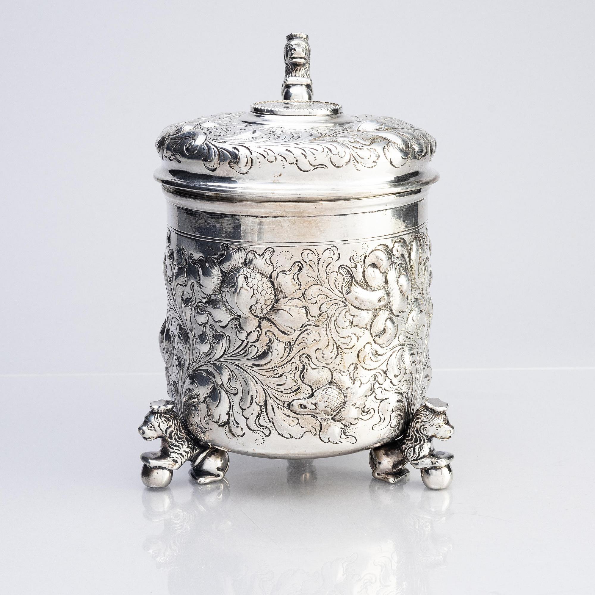 A probably Danish 19th/20th century silver tankard, unknown maker. No marks.