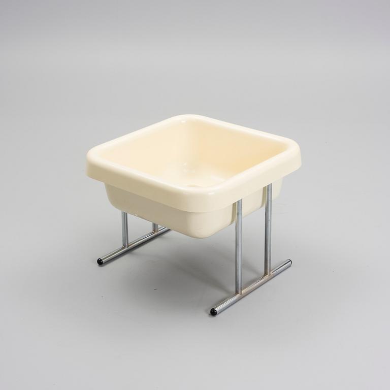 YRJÖ KUKKAPURO, Tidningsbord / Blombord, 1900-talets slut.