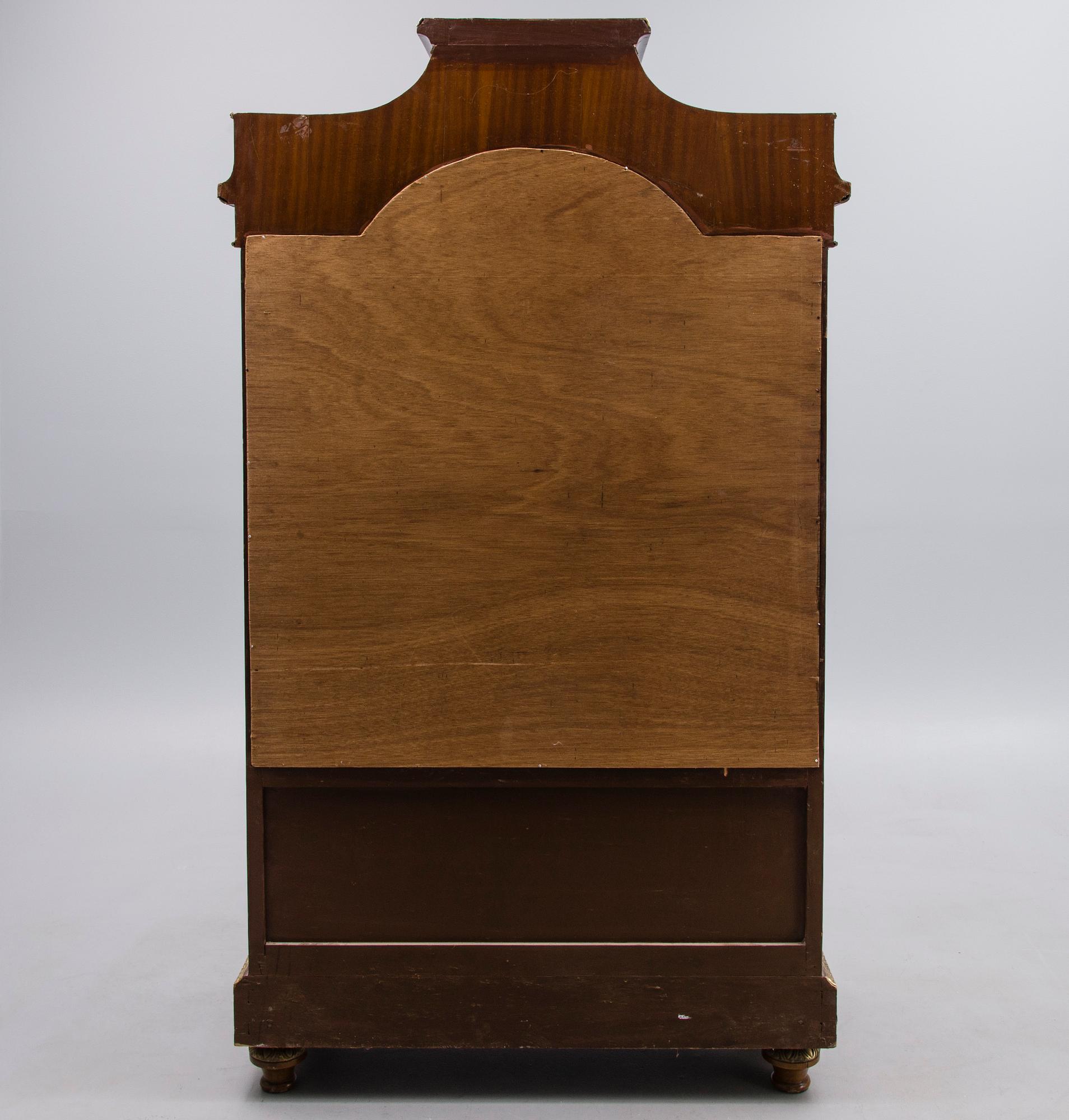 VITRIN, empirestil, 1900-talets slut.