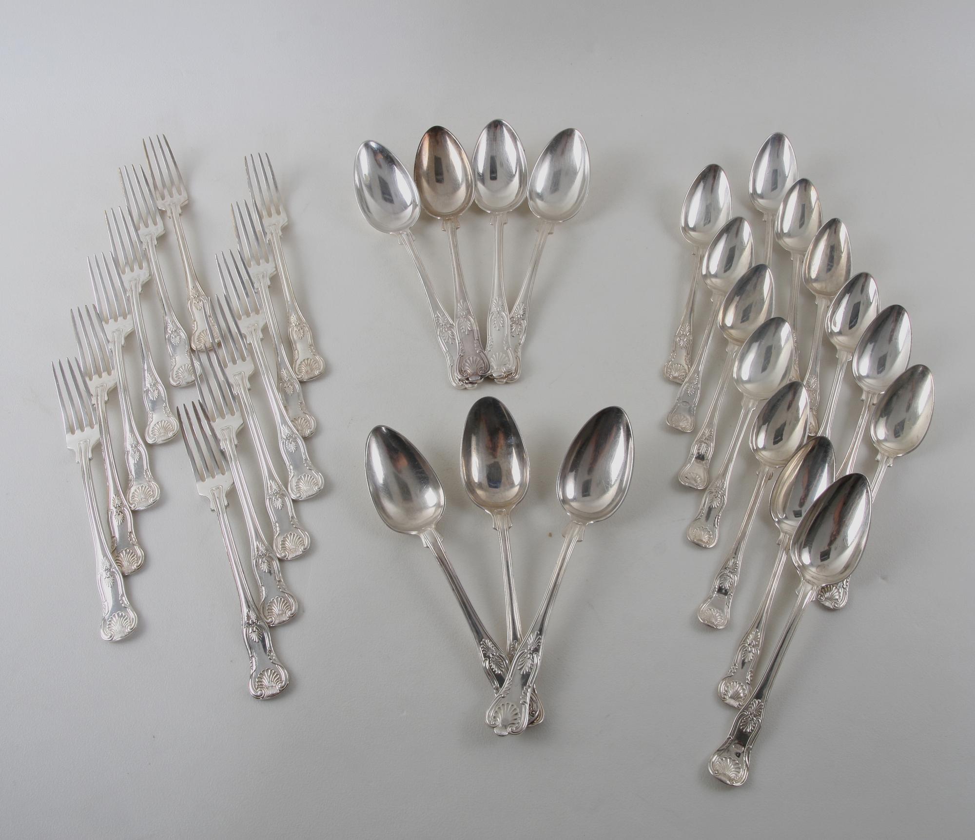 MAT- OCH DESSERTSKEDAR, 3+7. Silver, "Engelsk snäck" 1800-tal. Mm.