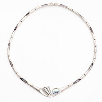 Zoltan Popovits, collier, "Nautilus", silver, pärlemor, Lapponia 2010.