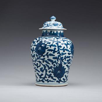 URNA med LOCK, porslin. Qingdynastin, Kangxi (1662-1722).