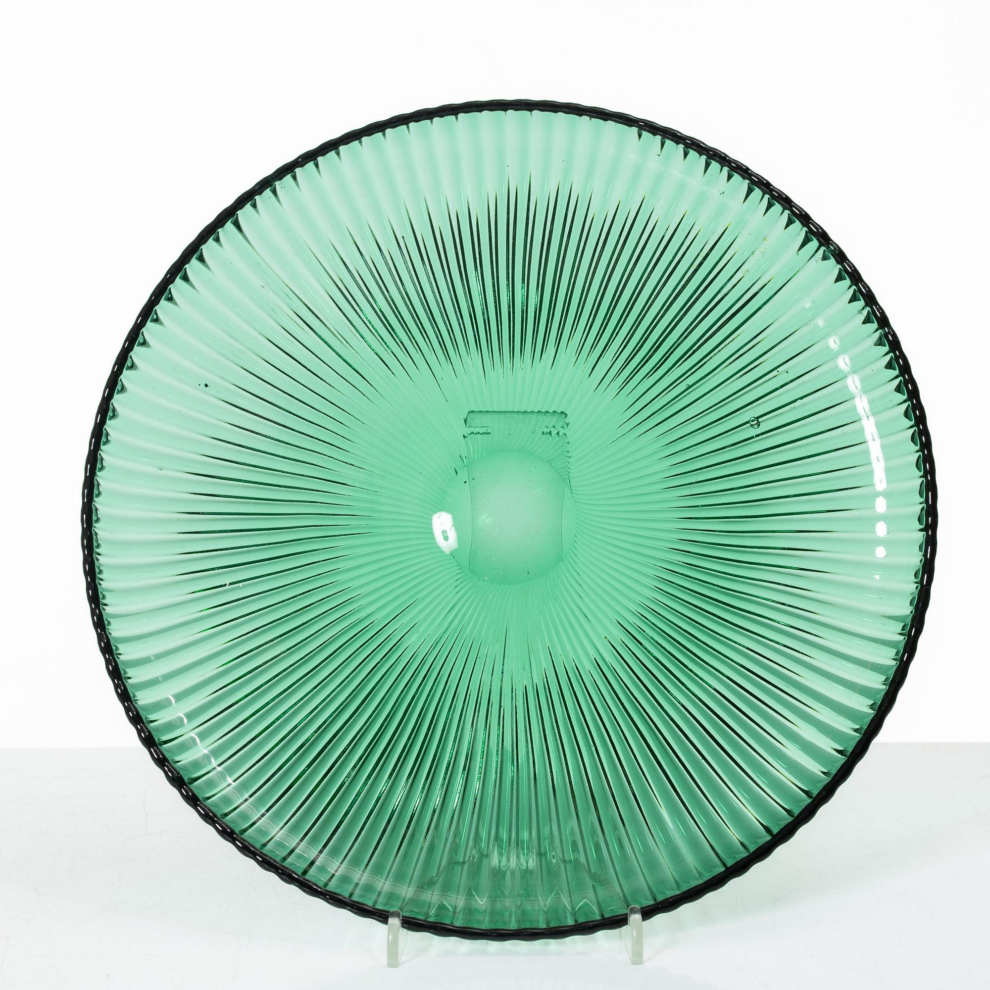 Arthur Percy, a 'Swedish Modern' glass service, "Reffla", Gullaskruf, the model designed in 1952 (110 pieces).
