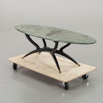 A MARBLE TOP COFFEE TABLE FROM THE SECOND HALF OF 20TH CENTURY.