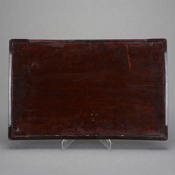 BRICKA. trä samt ben, Sen Qing/1900-talets början.