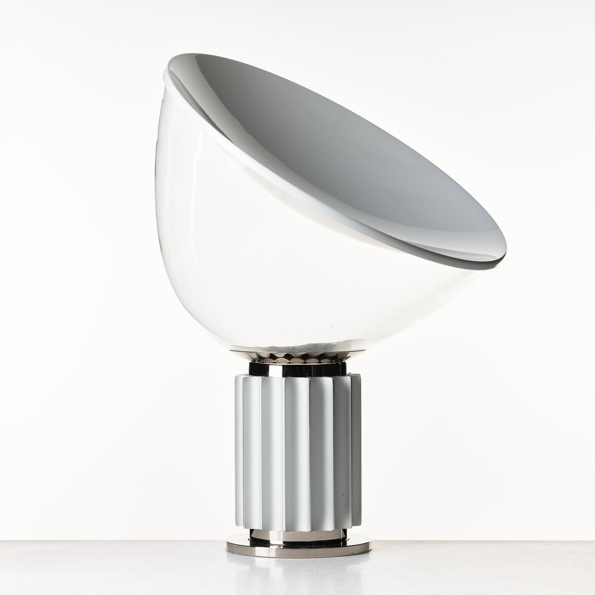 Achille Castiglioni, & Pier Giacomo Castiglioni, bordslampor 1 par, "Taccia", Flos, Italien efter 1962.