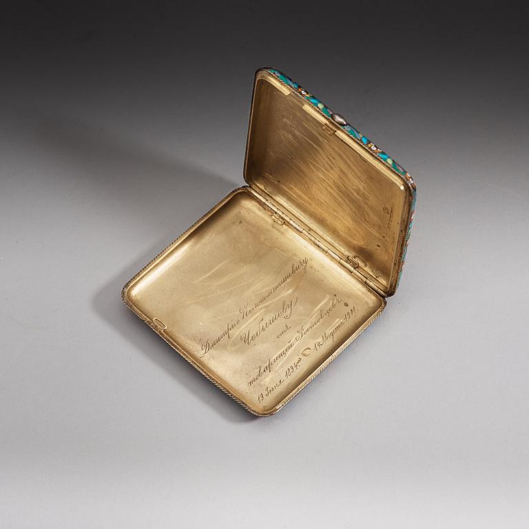 CIGARETTETUI, av Ovchivnnikov, Moskva 1899-1908. Hovleverantörsmärke.