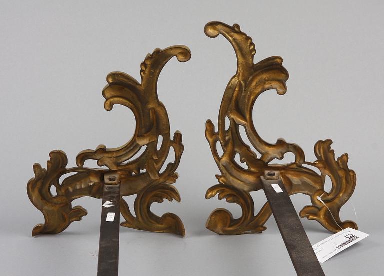 ELDHUNDAR, ett par, Louis XV-stil, 1900-tal.