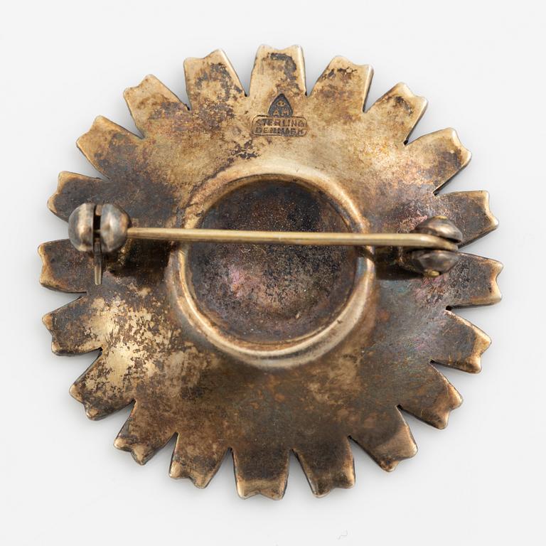 Brosch, förgyllt silver och emalj, "daisy", A. Michelsen, Danmark.