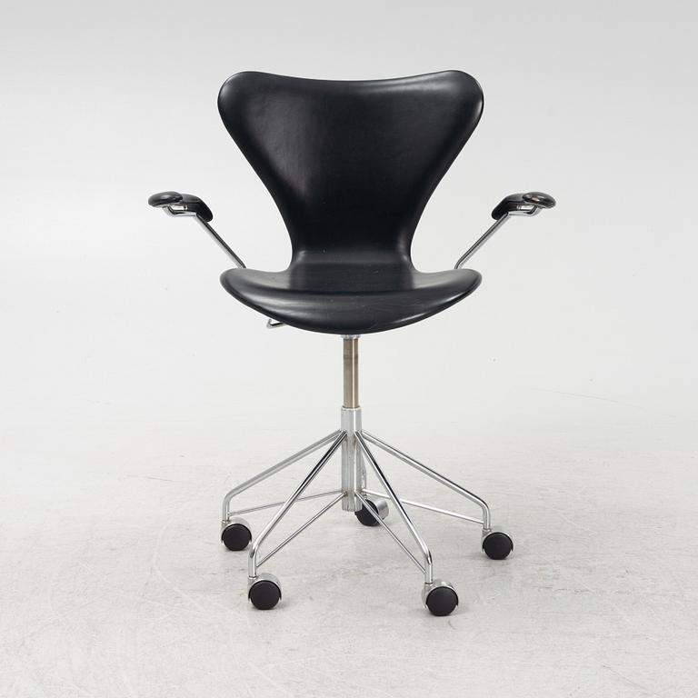 Arne Jacobsen, skrivbordsstol, "Sjuan", Fritz Hansen, Danmark.