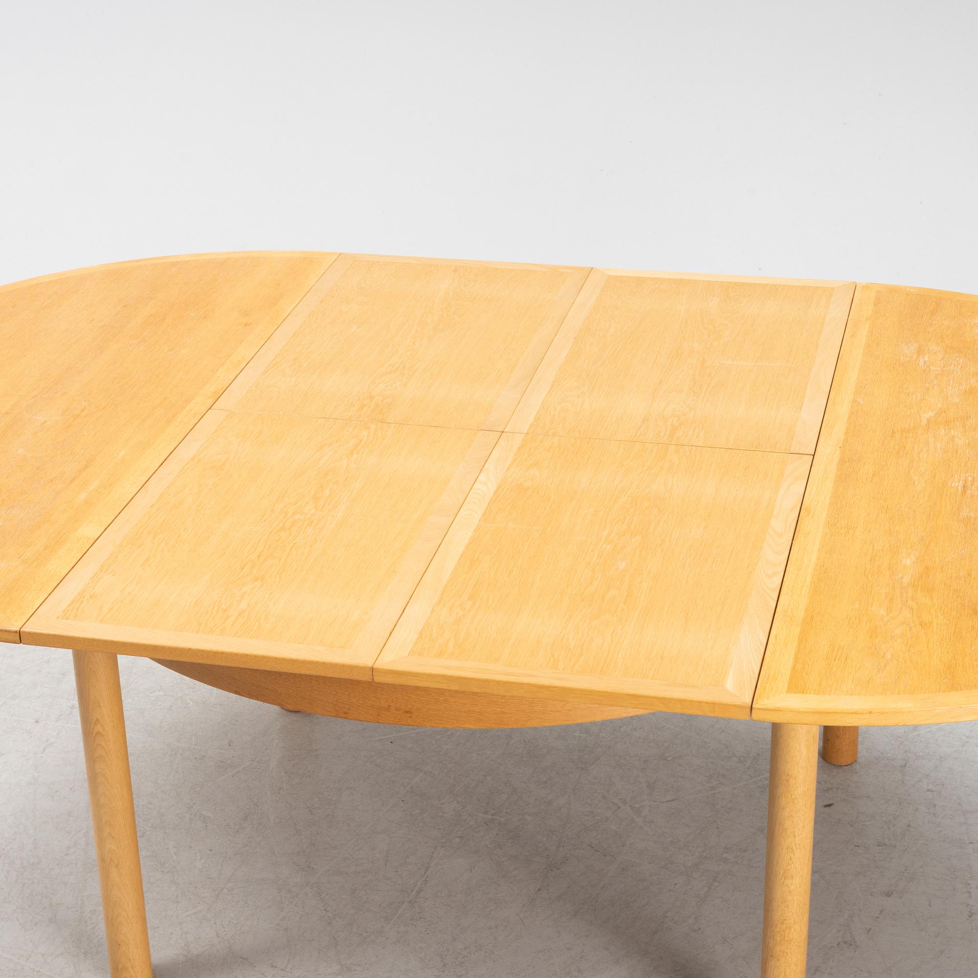 Børge Mogensen, a round 'Öresund' oak dining table.