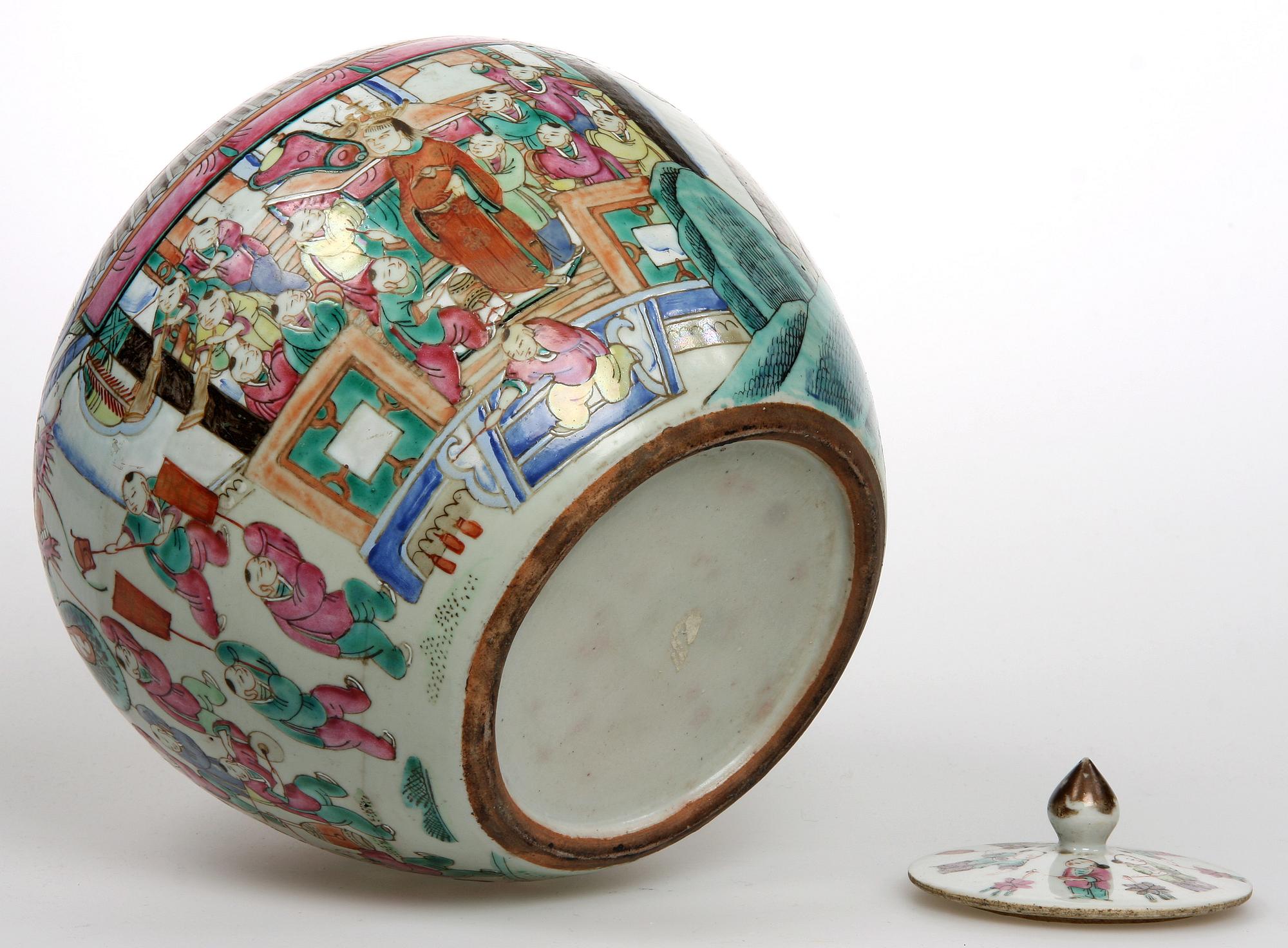 LOCKBOJANER, 2 st, porslin, Kina. 1800-tal.