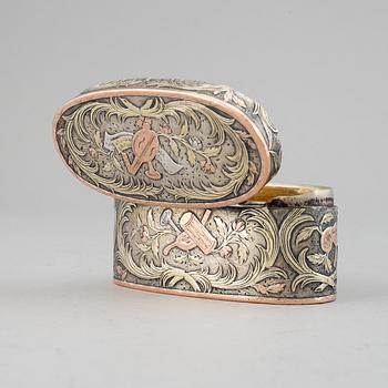 Snusdosa, silver och tvåfärgat guld, otydlig mästarstämpel, Paris 1761.